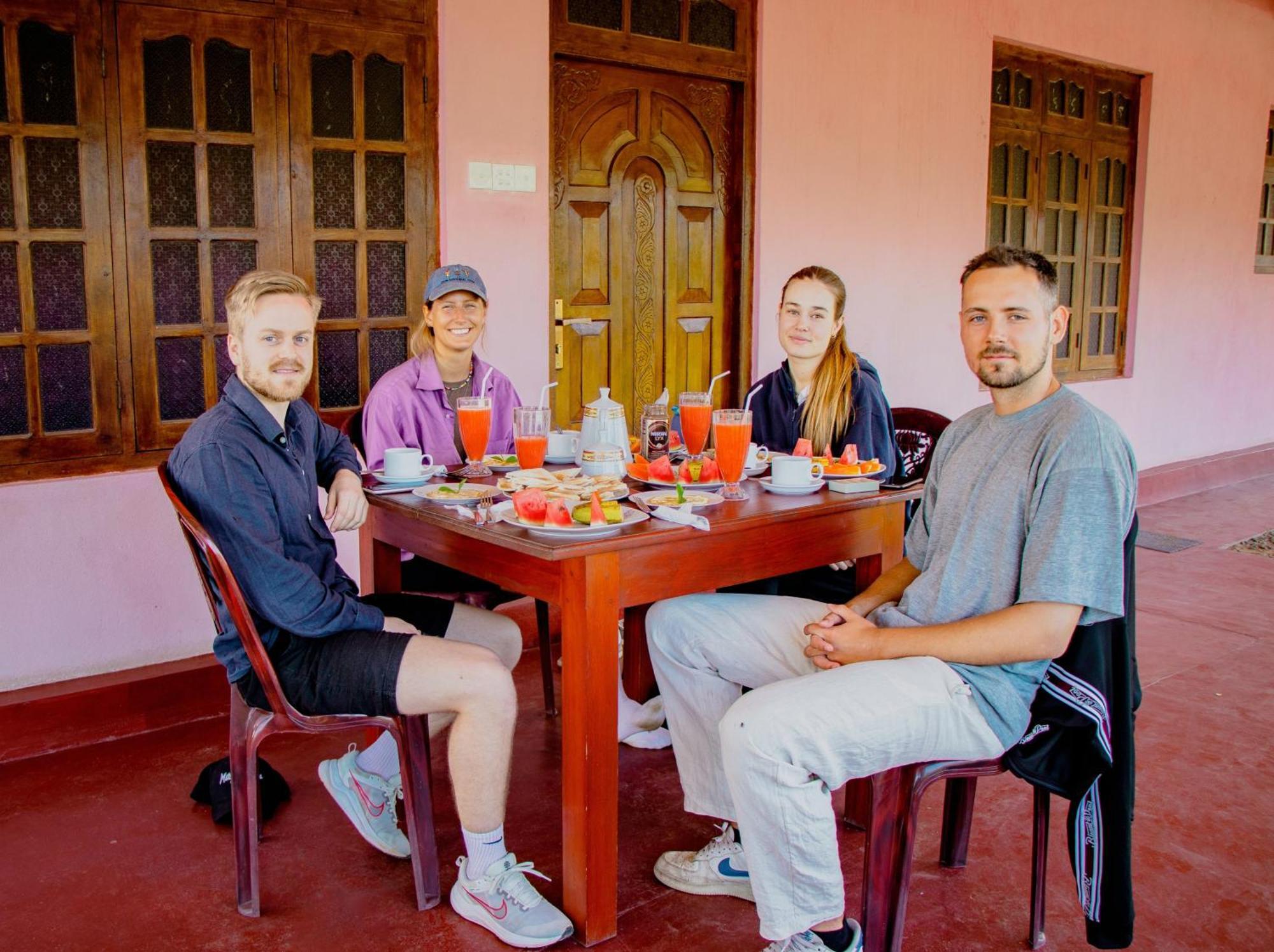 Nine Arch Homestay Ella Esterno foto