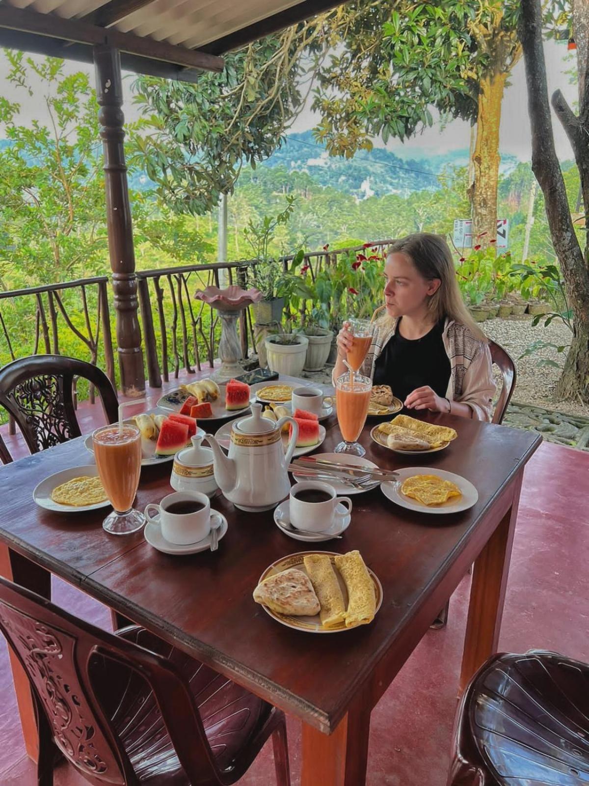 Nine Arch Homestay Ella Esterno foto